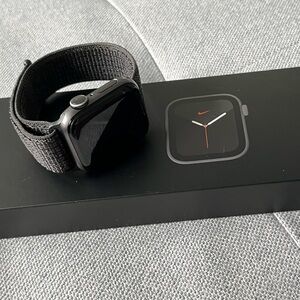 Apple Watch Nike Series 6 40 mm Space Gray Aluminum GPS